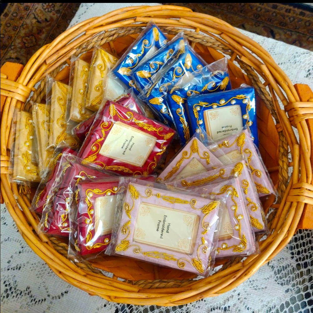 Hand embroiderd mini photo frames (one piece) - Picture 1 of 2
